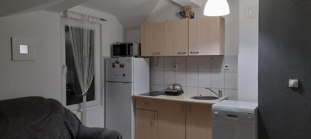 Airport Shtrkovi - Storks Apartment Petrovec ภายนอก รูปภาพ