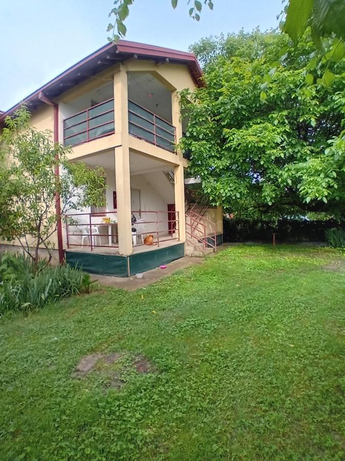 Airport Shtrkovi - Storks Apartment Petrovec ภายนอก รูปภาพ
