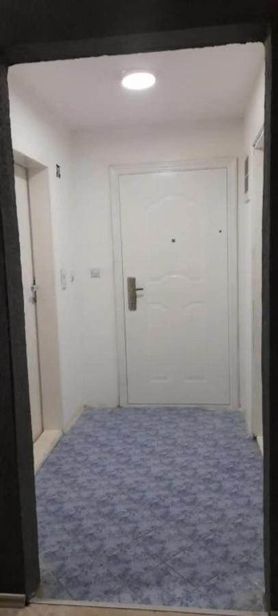 Airport Shtrkovi - Storks Apartment Petrovec ภายนอก รูปภาพ